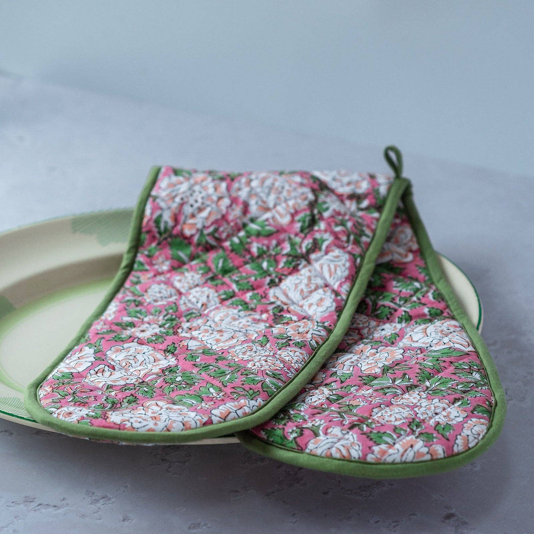 In Bloom Oven Gloves in Pink