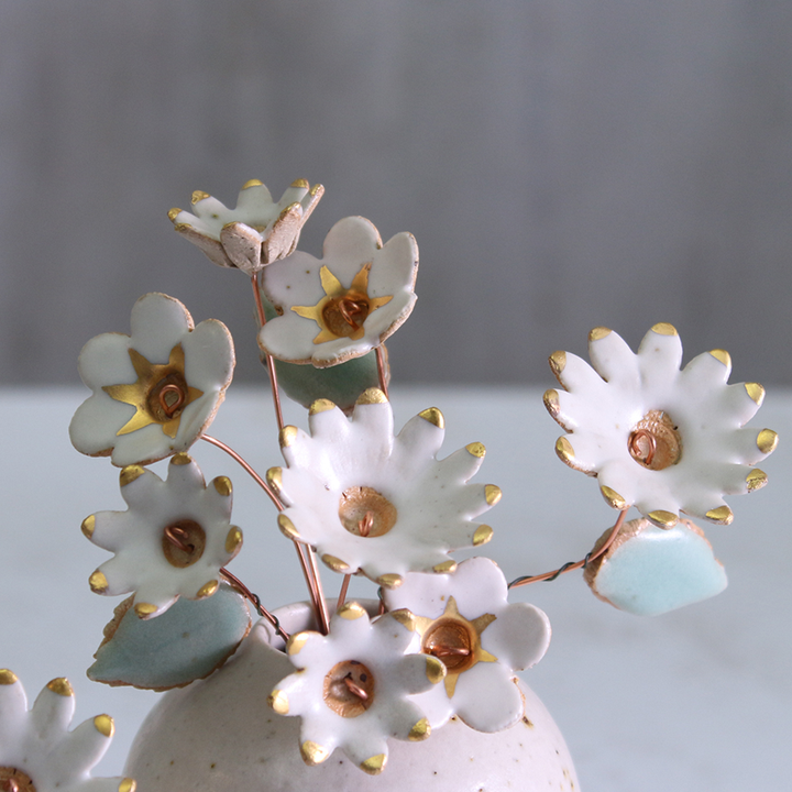 Gold Detailed Ceramic Flowers: Small Daisy