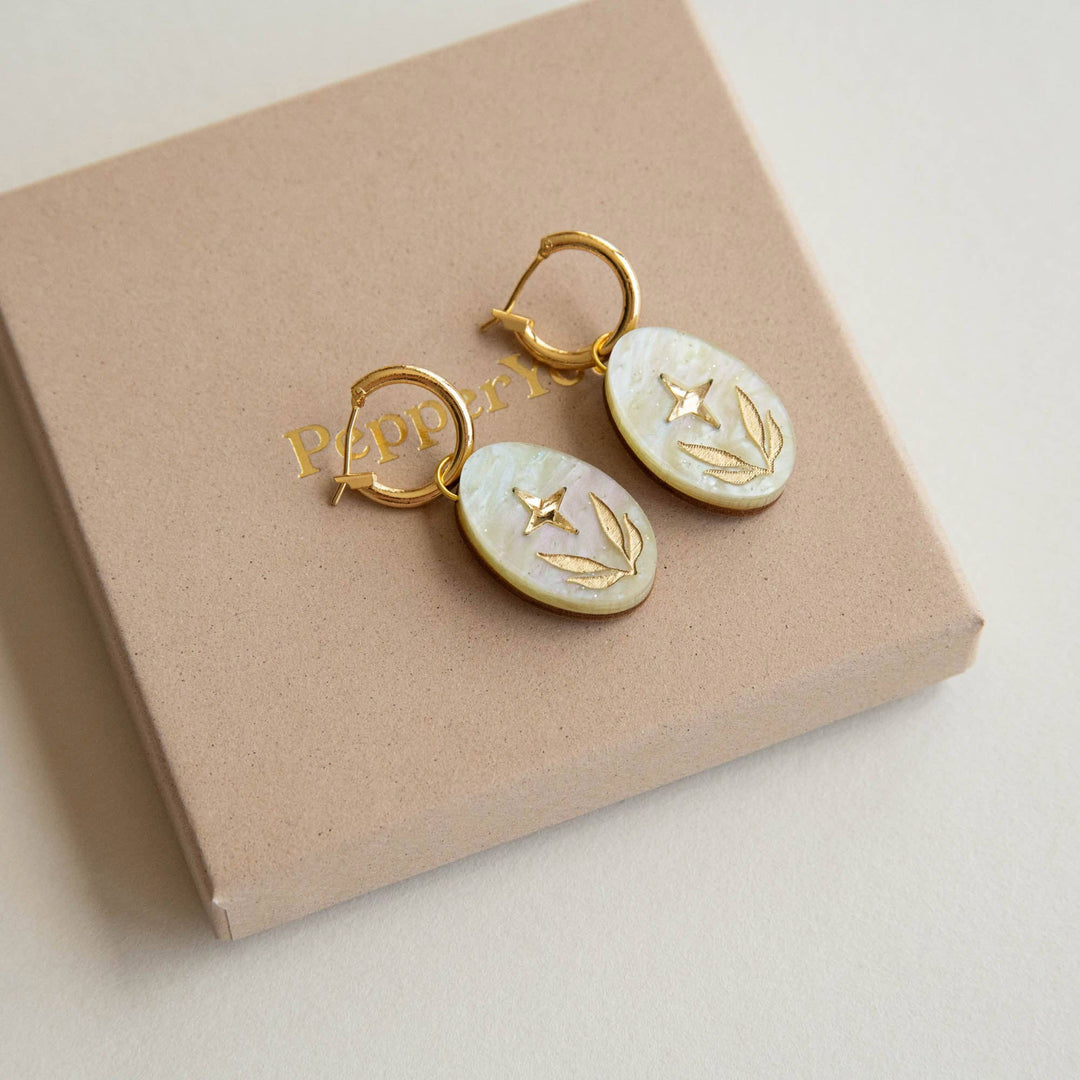 Celestial Seaweed Oval Gold Hoop Earrings