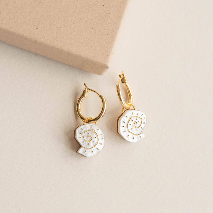 Shell Pearly White Gold Hoop Earrings