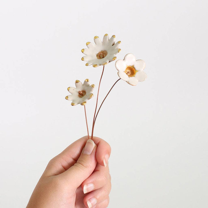 Gold Detailed Ceramic Flowers: Small Daisy
