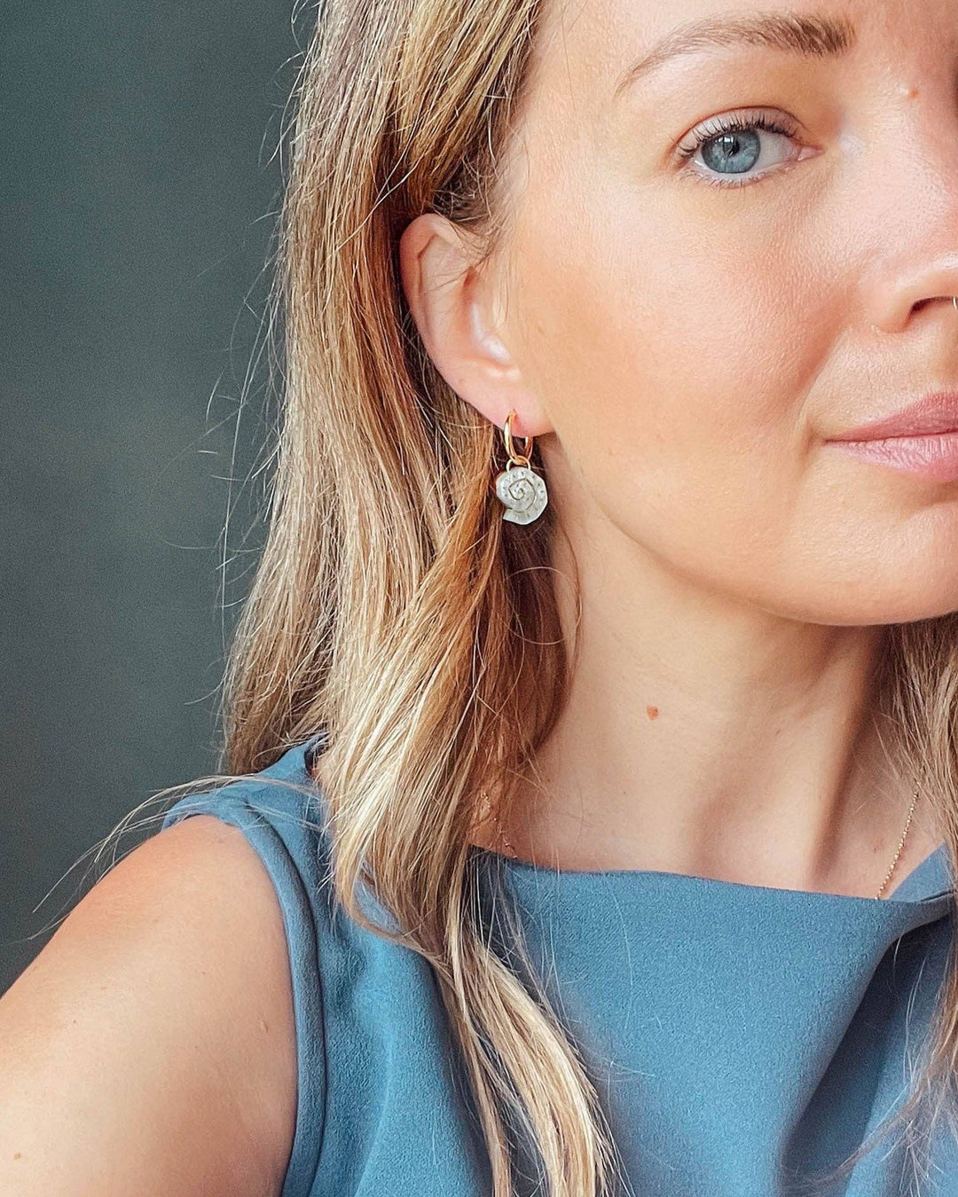 Shell Pearly White Gold Hoop Earrings