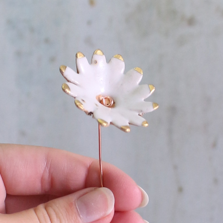 Gold Detailed Ceramic Flowers: Large Daisy
