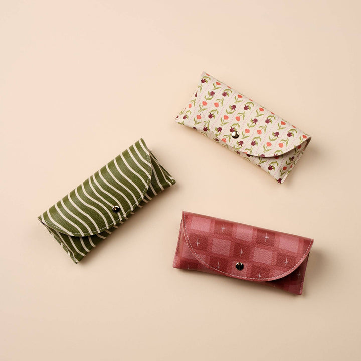 Wavy Stripe Printed Glasses Case