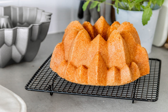 MasterClass Non-Stick Cast Aluminium Decorative Cake Tin