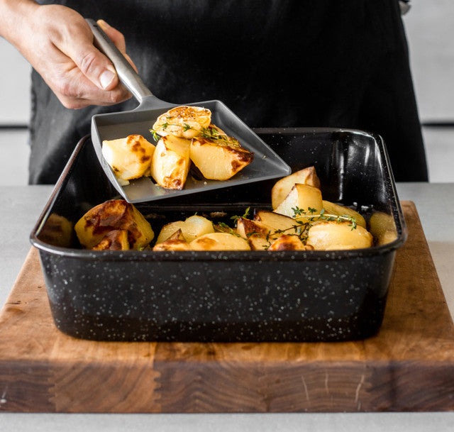 MasterClass Vitreous Enamel Roasting Pan, 40cm x 28cm