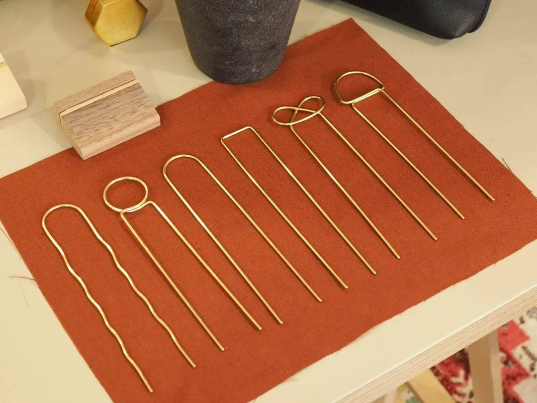 Lizzy Minimal Brass Hairpin -  D-shape
