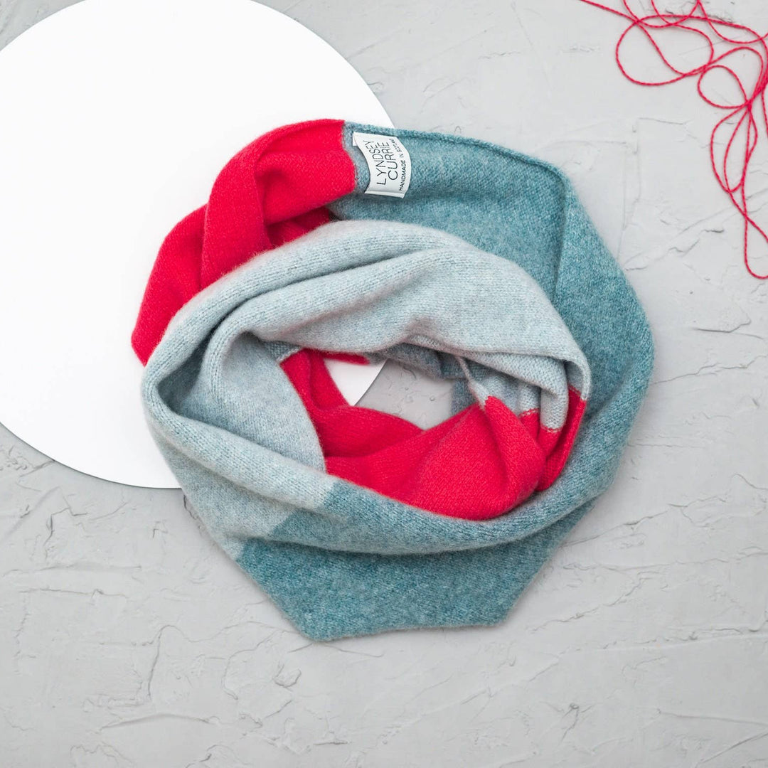 Double-Wrap Lambswool Colour Block Snood – Blue & Raspberry