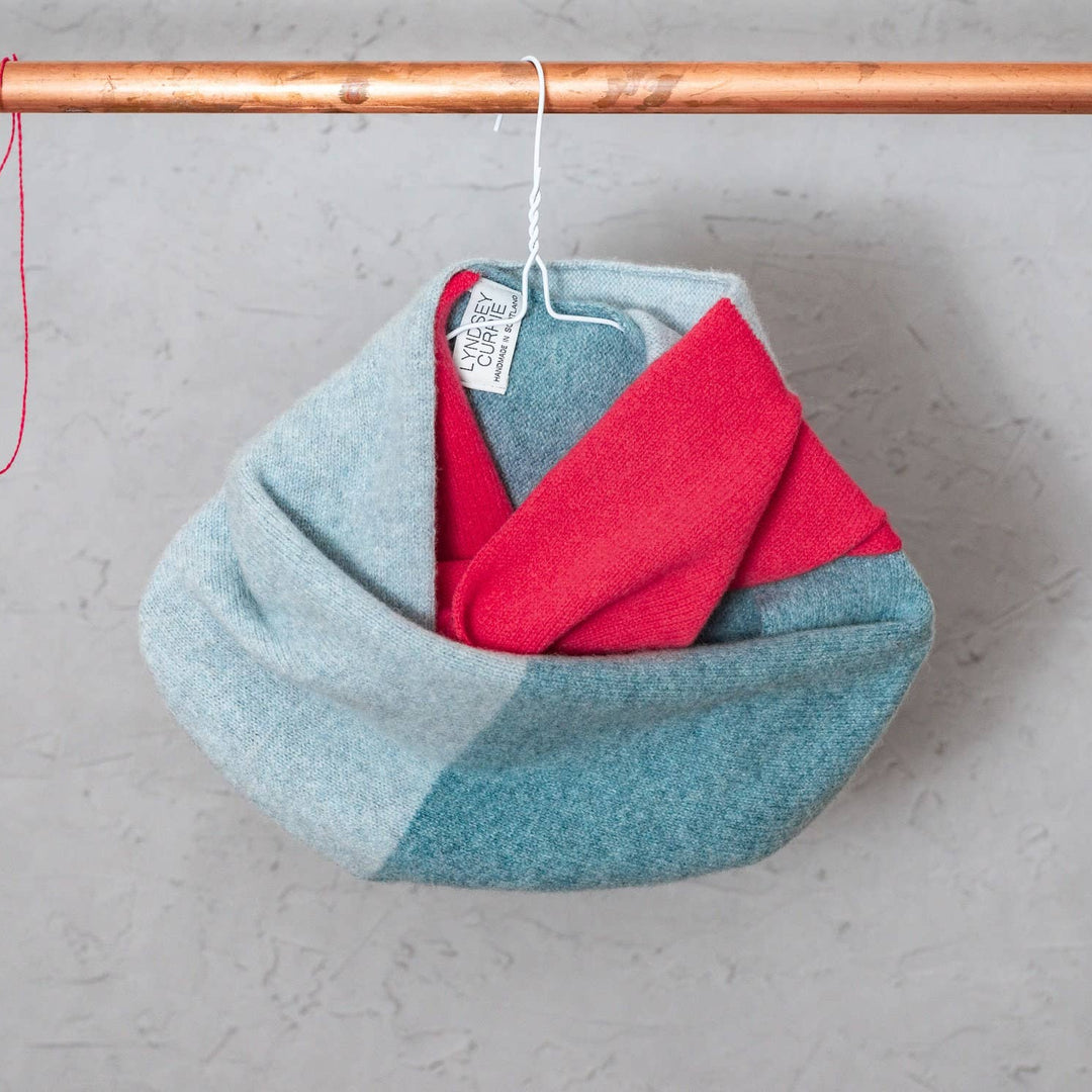 Double-Wrap Lambswool Colour Block Snood – Blue & Raspberry