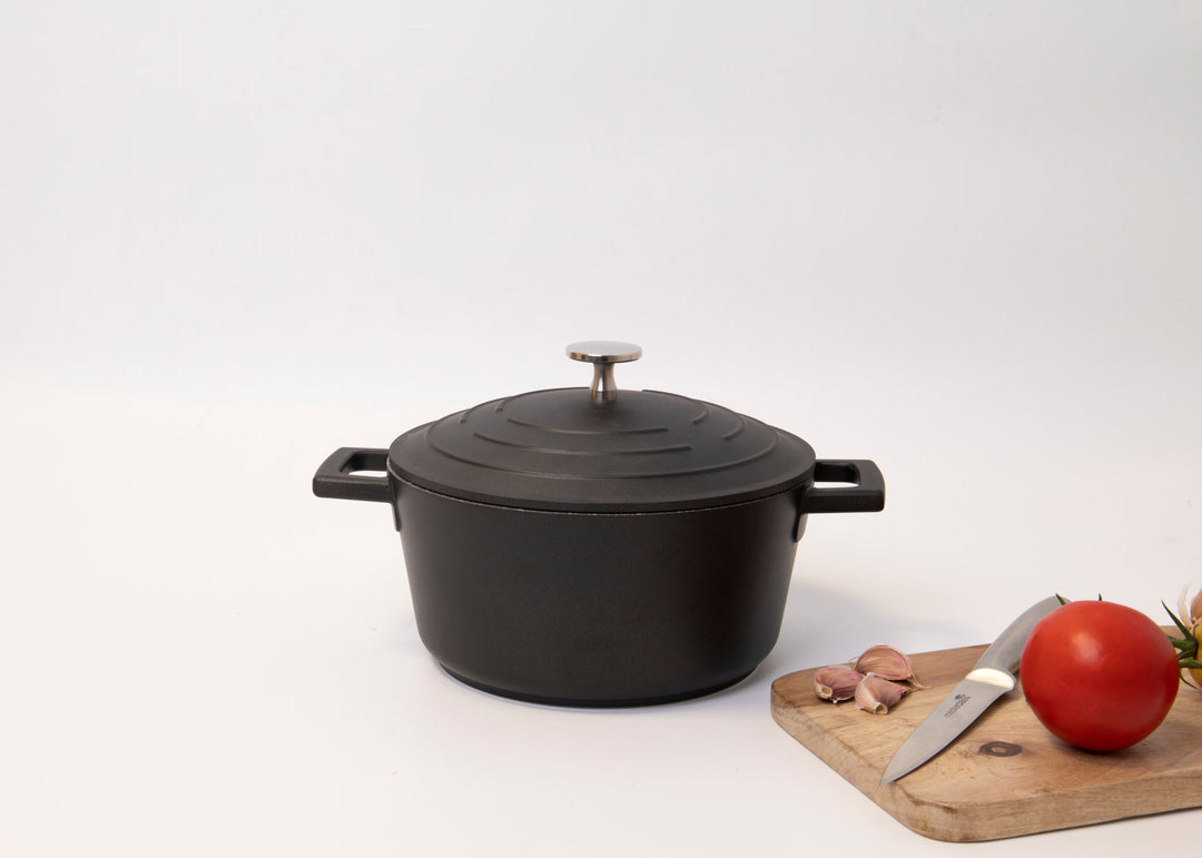 Cast Aluminium Black Casserole Dish | 2.5L Capacity