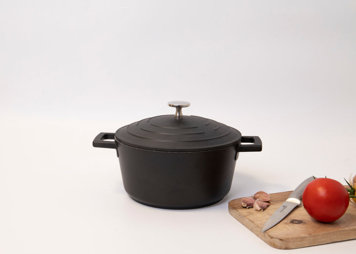 Cast Aluminium Black Casserole Dish | 2.5L Capacity