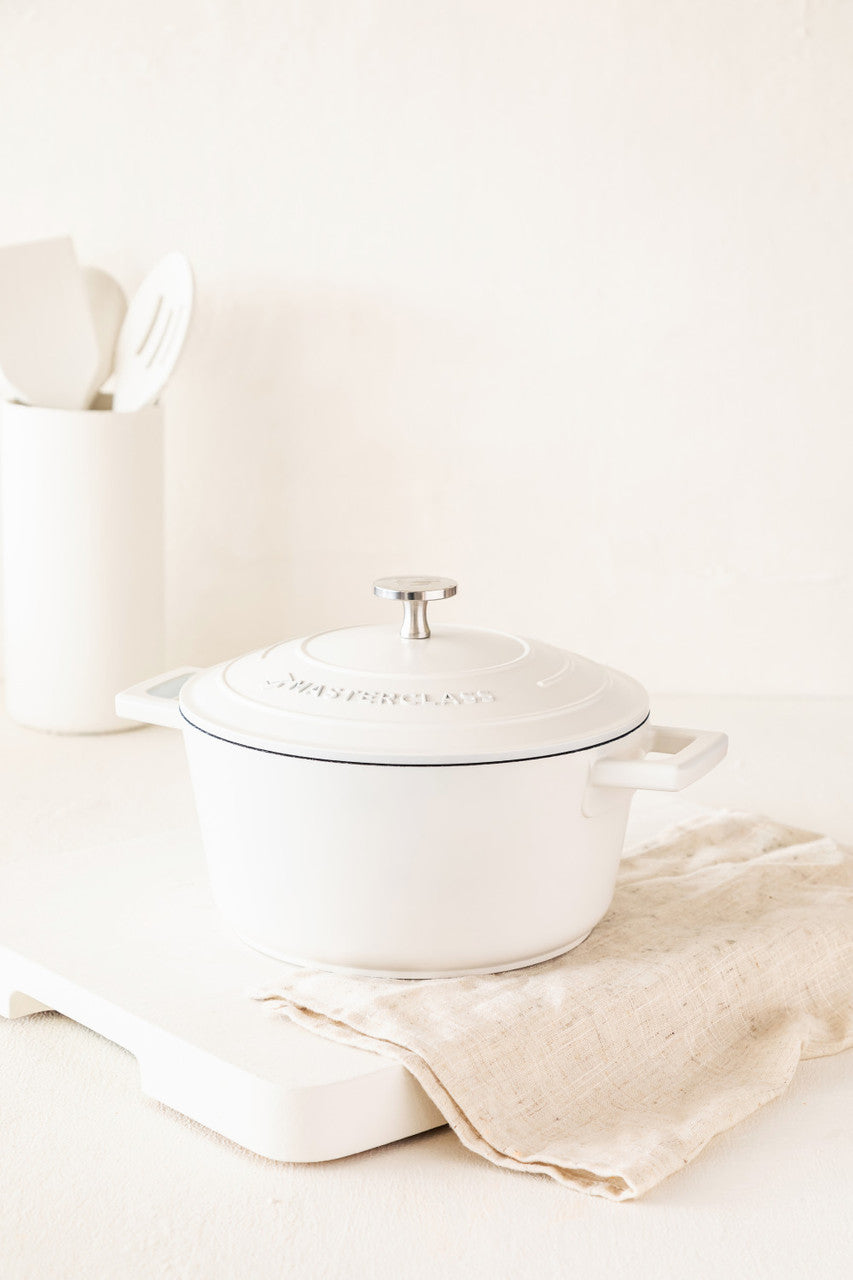 Cast Aluminium Cream Casserole Dish | 2.5L Capacity